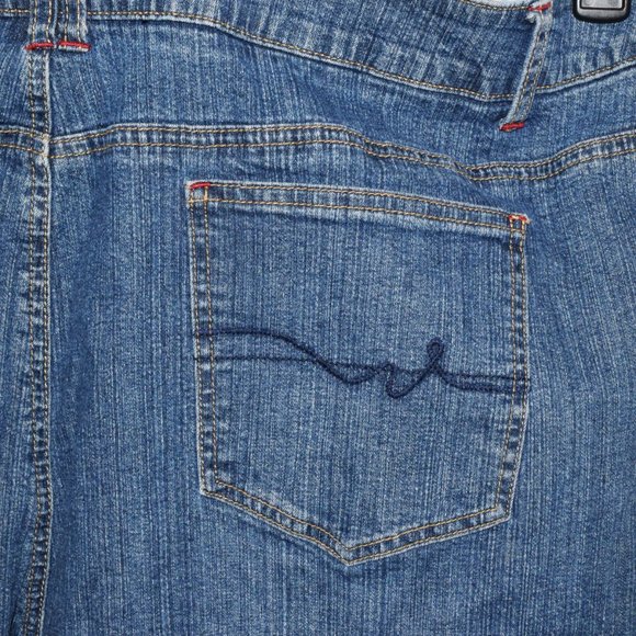 St. John's Bay Woman Stretch Plus Size Capri Cuff Blue Jeans - Picture 3 of 6